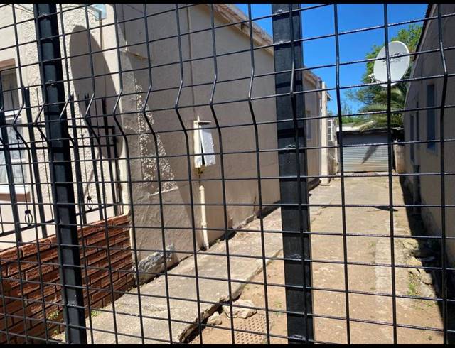 8 BEDROOM HOUSE FOR SALE IN QUEENSTOWN CENTRAL